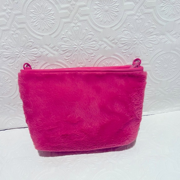 🎀Steve Madden Pink Faux Fur 2- In-1  Tote Set Brand New with Tags 🎀 - Picture 9 of 12
